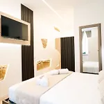 Charm Living Duomo شقة كومو