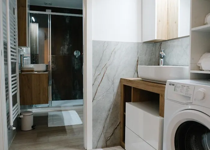 Charm Living Duomo 公寓 *