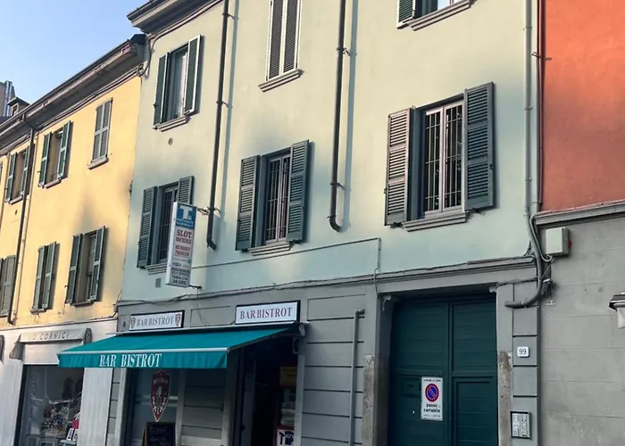 Charm Living Duomo Como