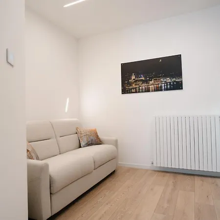 Charm Living Duomo Апартаменты Комо