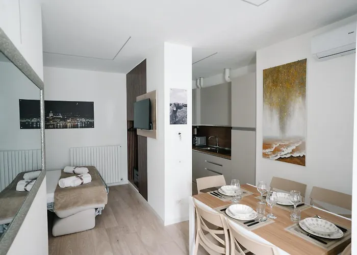 Charm Living Duomo Апартаменты *