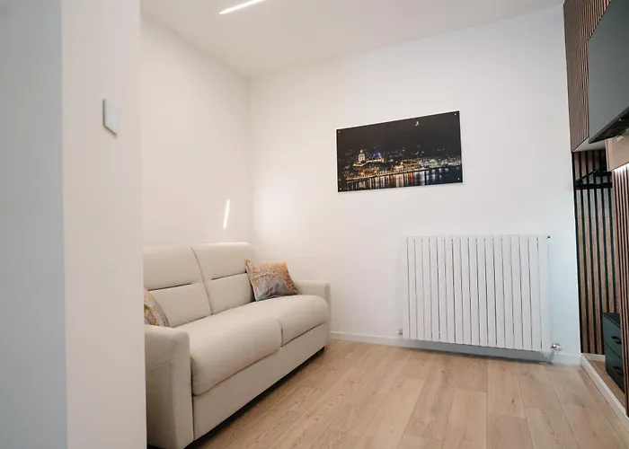 Charm Living Duomo Апартаменты Комо